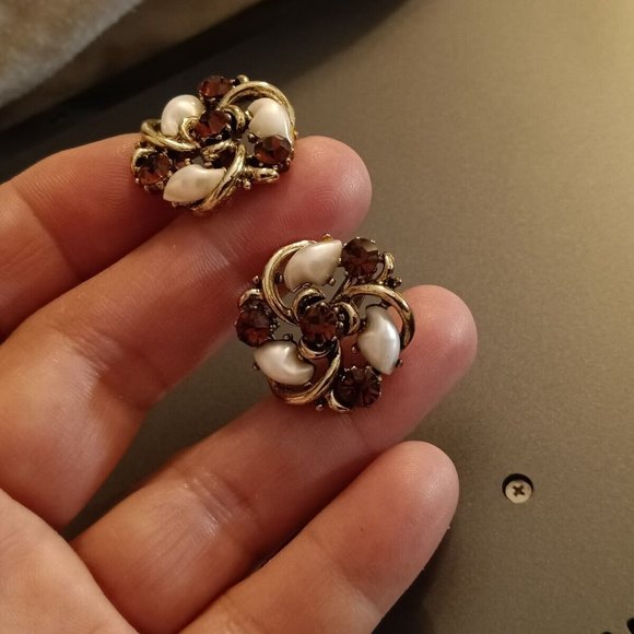 Vintage Babytooth Lisner Amber Rhinestone Earrings - Picture 7 of 10